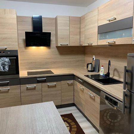 Apartmanovy Dom Magda Vrbov Bagian luar foto