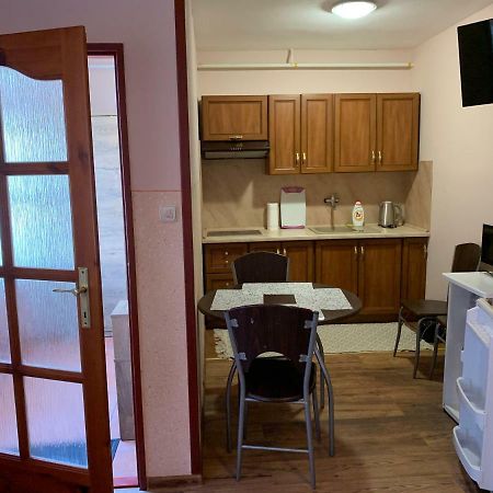 Apartmanovy Dom Magda Vrbov Bagian luar foto