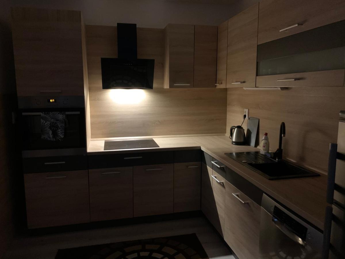 Apartmanovy Dom Magda Vrbov Bagian luar foto