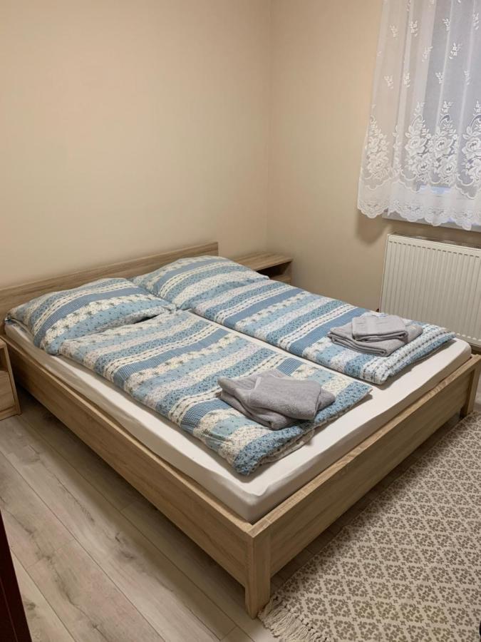 Apartmanovy Dom Magda Vrbov Bagian luar foto