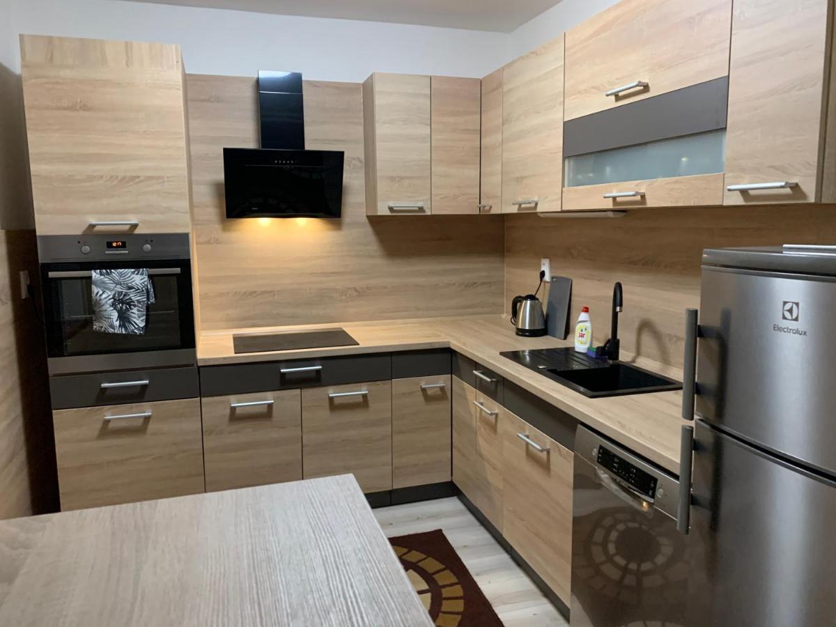Apartmanovy Dom Magda Vrbov Bagian luar foto