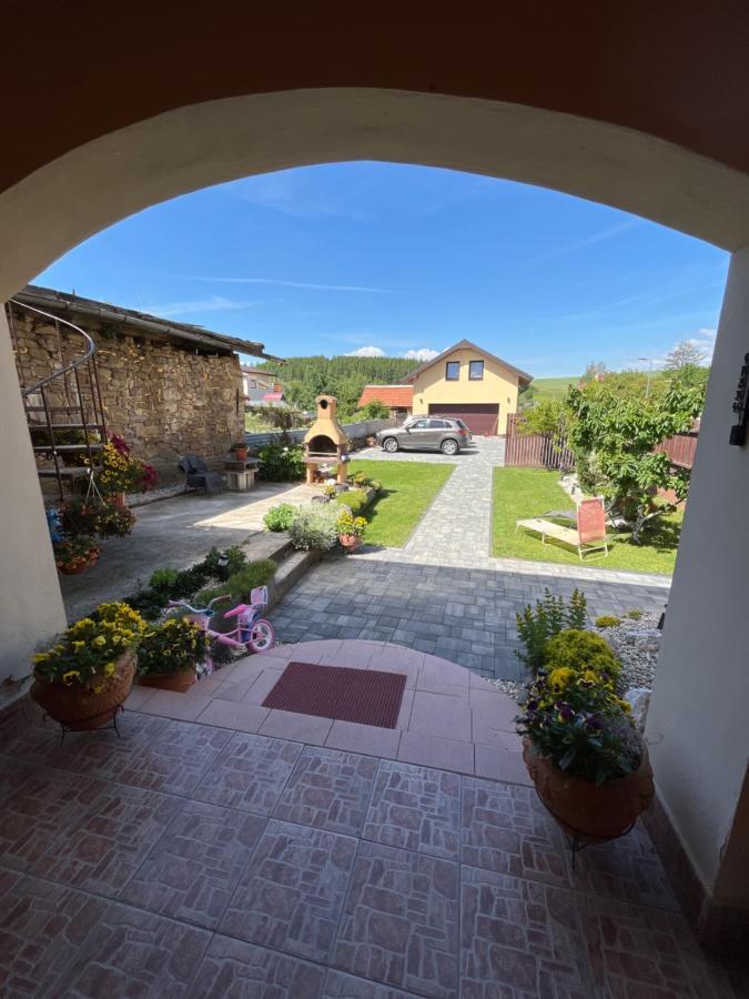 Apartmanovy Dom Magda Vrbov Bagian luar foto