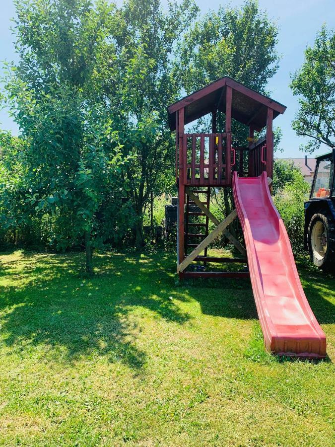 Apartmanovy Dom Magda Vrbov Bagian luar foto