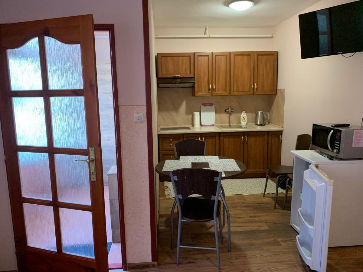 Apartmanovy Dom Magda Vrbov Bagian luar foto