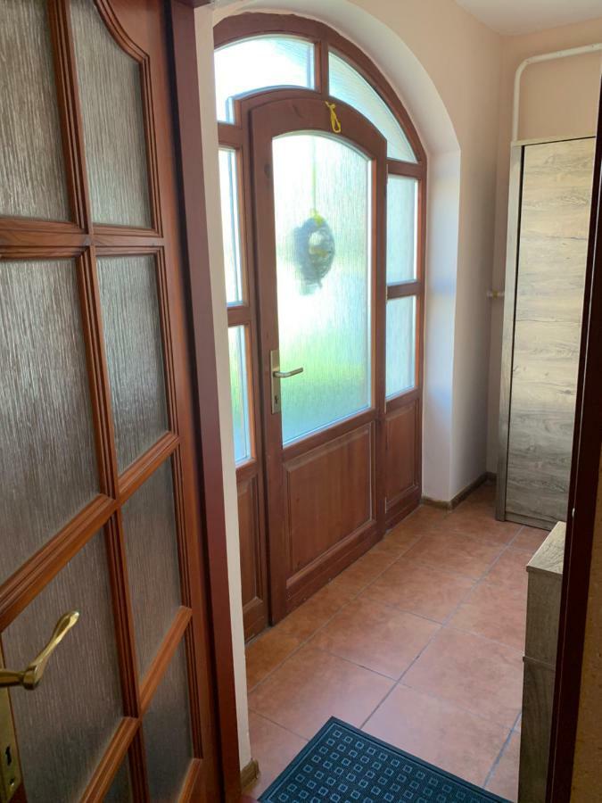 Apartmanovy Dom Magda Vrbov Bagian luar foto