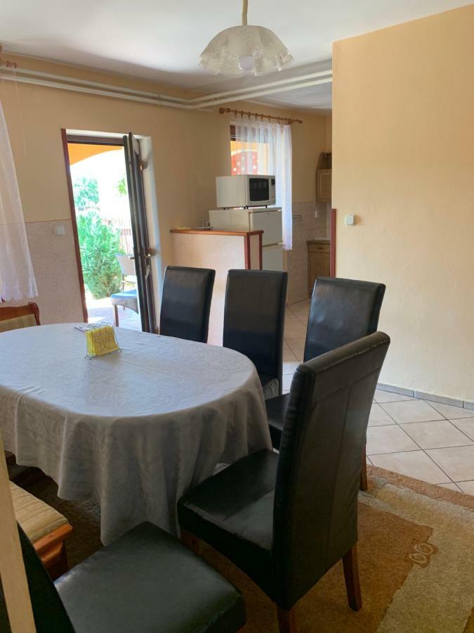 Apartmanovy Dom Magda Vrbov Bagian luar foto