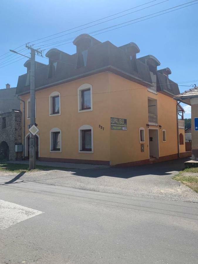 Apartmanovy Dom Magda Vrbov Bagian luar foto